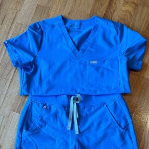 Figs Women's Blue Scrub Top & Jogger Pants